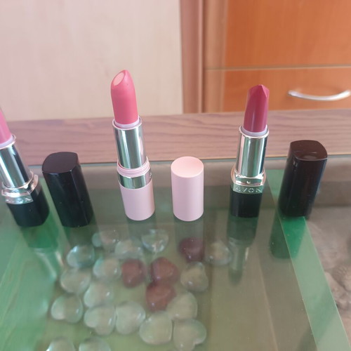 Lipsticks Ultra Creamy Chic and Carnation with Hyaluronic Acid Core
