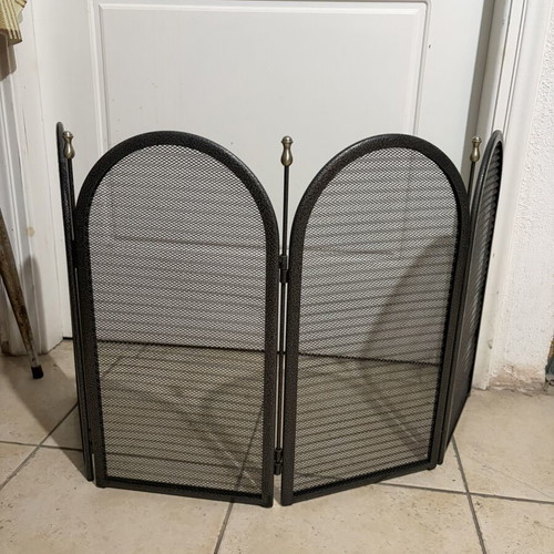 Fireplace protective screen