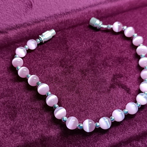 Bracelet with pink quartz used