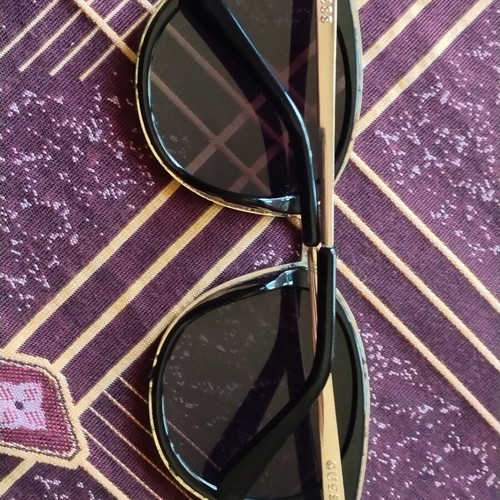 Guess women's sunglasses set used, black and gold, pack of 2
