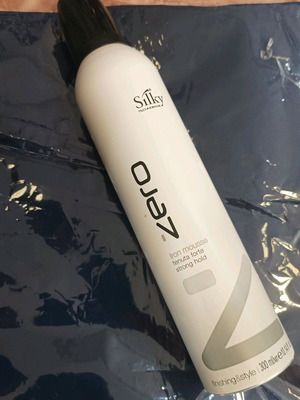 Silky Iron Mousse αφρός μαλλιών για δυνατό κράτημα 300ml, καινούργιο
