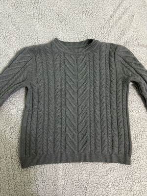 Bershka gray pullover with cable pattern like new