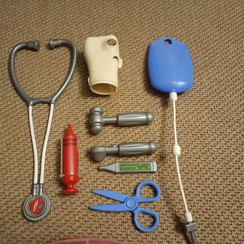 Ecoiffier medical instrument set in case like new