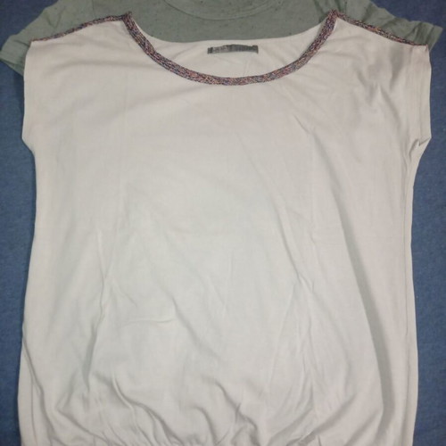 T-shirts Small like new, beige and green, set of 2