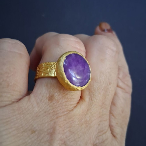 Vintage Atelier handmade ring with large purple cabochon stone, like new