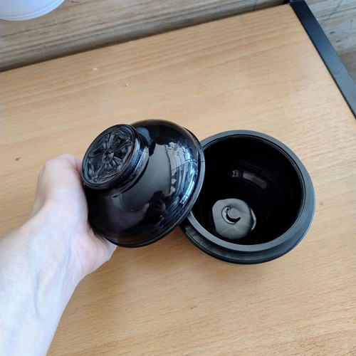 Black glass fondue pot