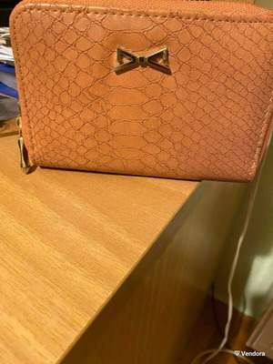 Women's wallet like new