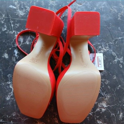 Stradivarius κόκκινα ψηλοτάκουνα πέδιλα με φιάπα, μέγεθος 39, καινούργια