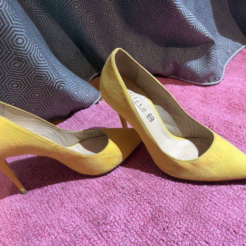 Yellow pumps like new, size 37