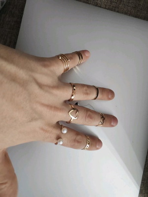 Set of 8 rings new, gold color
