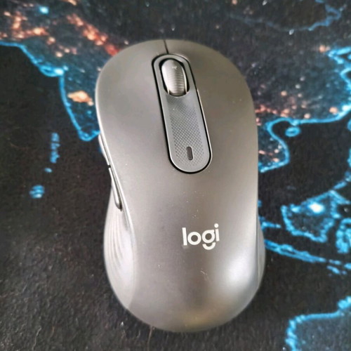 Logitech M650L mouse like new with Bluetooth and USB