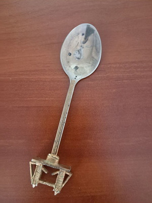 London Bridge gold-plated spoon used