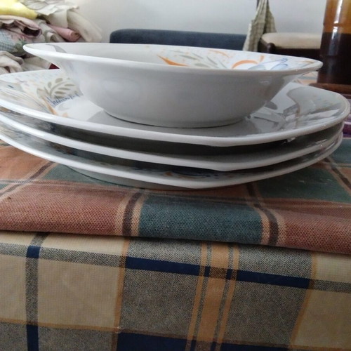 Stathopoulos collectible plates set of 4, like new, large