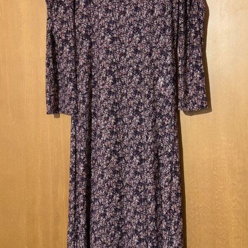 Floral dress like new, lightweight with ruched sleeves, size M