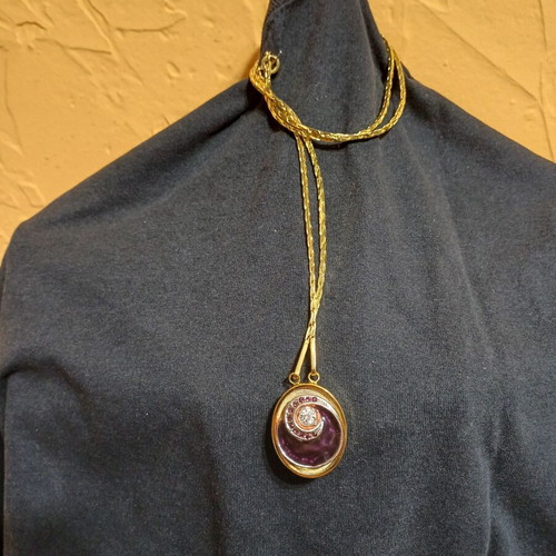Pendant with spiral design and crystal, like new