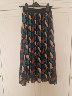 Pleated skirt one size multicolor like new