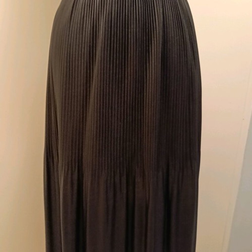 Pleated leather skirt like new, black, size M