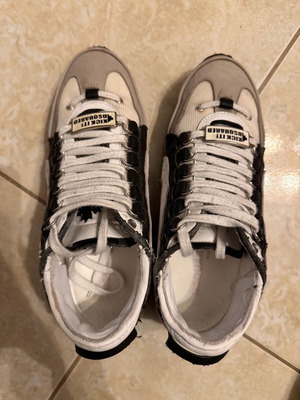 Dsquared2 sneakers μεταχειρισμένα, μέγεθος 38, μαύρο και κόκκινο