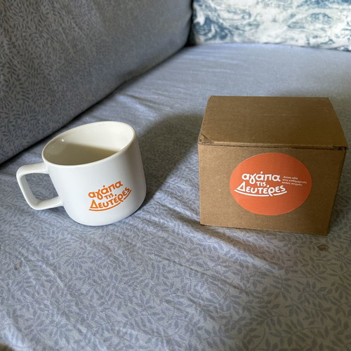 Mug with wooden lid and coaster
