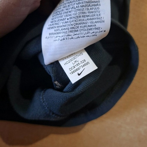 Nike Winter Warrior Neck Gaiter like new with sweat-wicking technology