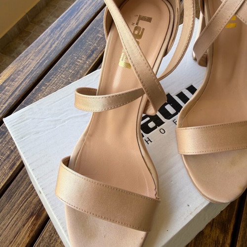 Lady Shoes high-heeled sandals like new, size 39, beige