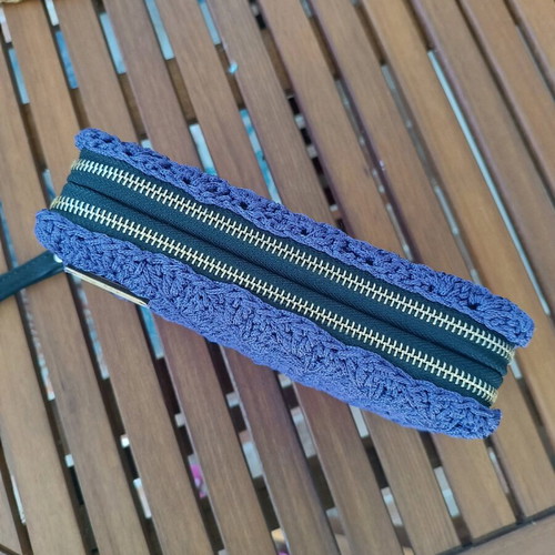 Knitted wallet with double zipper new in purple color