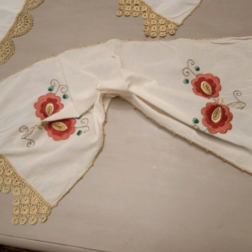 Set of Tsevres round tablecloth, runner and 2 napkins new