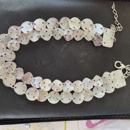 Mother of Pearl Necklace like new