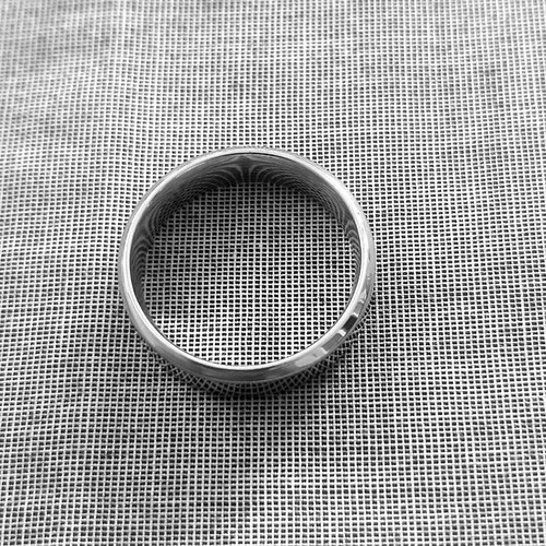 Men's ring wedding band stainless steel new, silver color