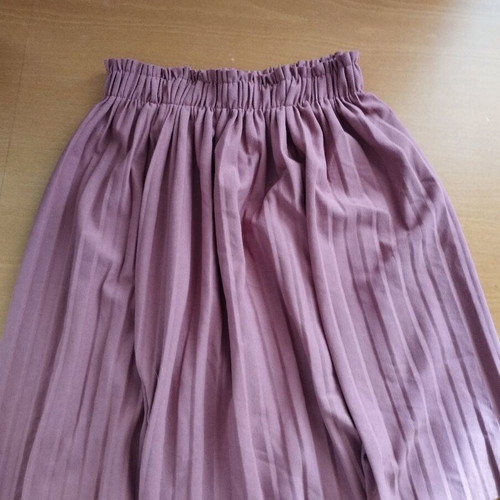 Skirt new, rotten apple color, one size