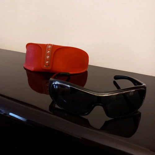 Prada sunglasses like new, authentic