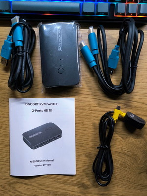 HDMI KVM διακόπτης 4K 30Hz για 2 υπολογιστές με USB και 2 καλώδια