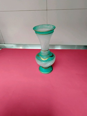 Βάζο με επίχρυση διακόσμηση, ύψος 22cm, σαν καινούργιο