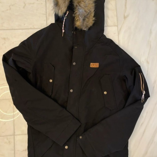 Picture jacket XL like new, black with removable fur hood