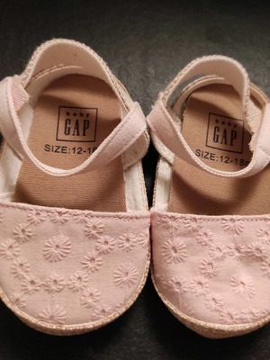 Gap baby shoes girl 12-18 months new, unworn