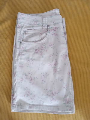 Benetton bermuda multicolor like new, size S-M