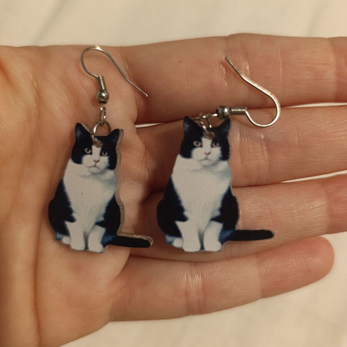 Cat-shaped dangling earrings new, black and white