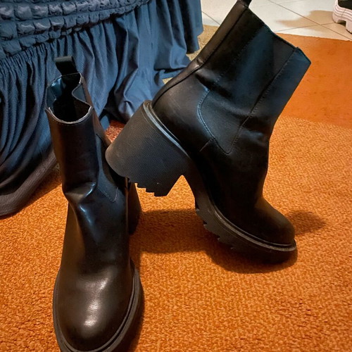 Stradivarius ankle boots size 38 like new, black with 8 cm heel