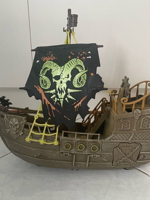 Pirate ship that glows like new
