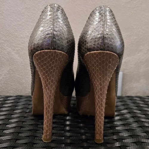 Fendi python leather heels size 37 like new, gray
