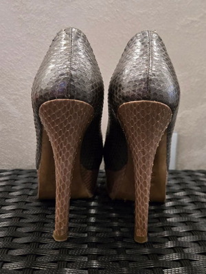 Fendi python leather heels size 37 like new, gray