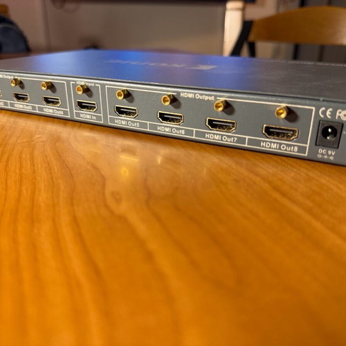 Konig HDMI splitter 4Kx2K like new, 1 input - 8 outputs
