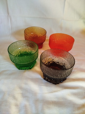 Vintage ice cream bowls used, set of four colorful