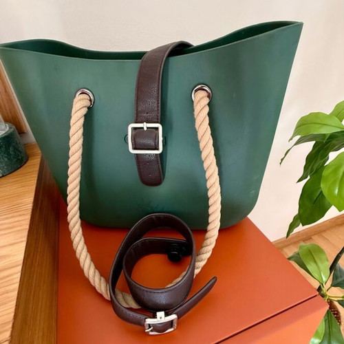 O bag green tote bag with interchangeable handles like new