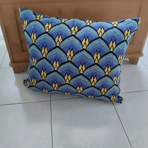 Hand-embroidered pillowcase like new 55x50 cm