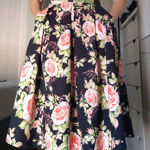 Floral midi skirt used, high-waisted with pockets, size XS