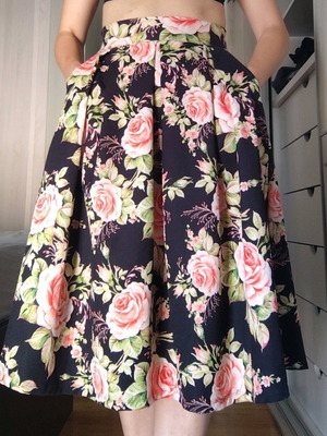 Floral midi skirt used, high-waisted with pockets, size XS