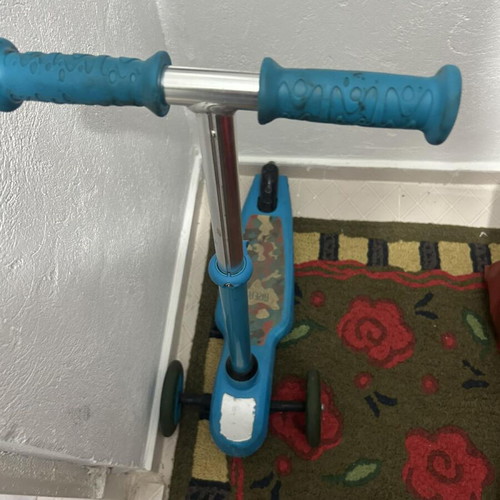 Intersport scooter used for 5 years old with lights