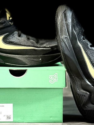 Παιδικά Παπούτσια Μπάσκετ Giannis Immortality 4 σαν καινούργια, νούμερο 40, μαύρα