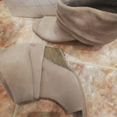 Bronx platform sandals like new, natural suede, size 38